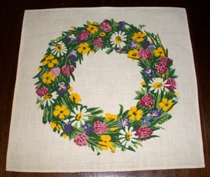 SCHWEDISCHES LEINENDECKCHEN 13,5" X 13" BLUMENKRANZ DESIGN - Bild 1 von 3