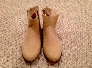 Neu mit Etikett Joe Fresh Mädchen Schuhe Größe 3 Stiefeletten Stiefel hellbraun Wildlederimitat *64 - Bild 1 von 2