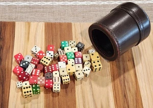 Lotto dadi vari vintage con coppa in pelle - USA - Foto 1 di 4