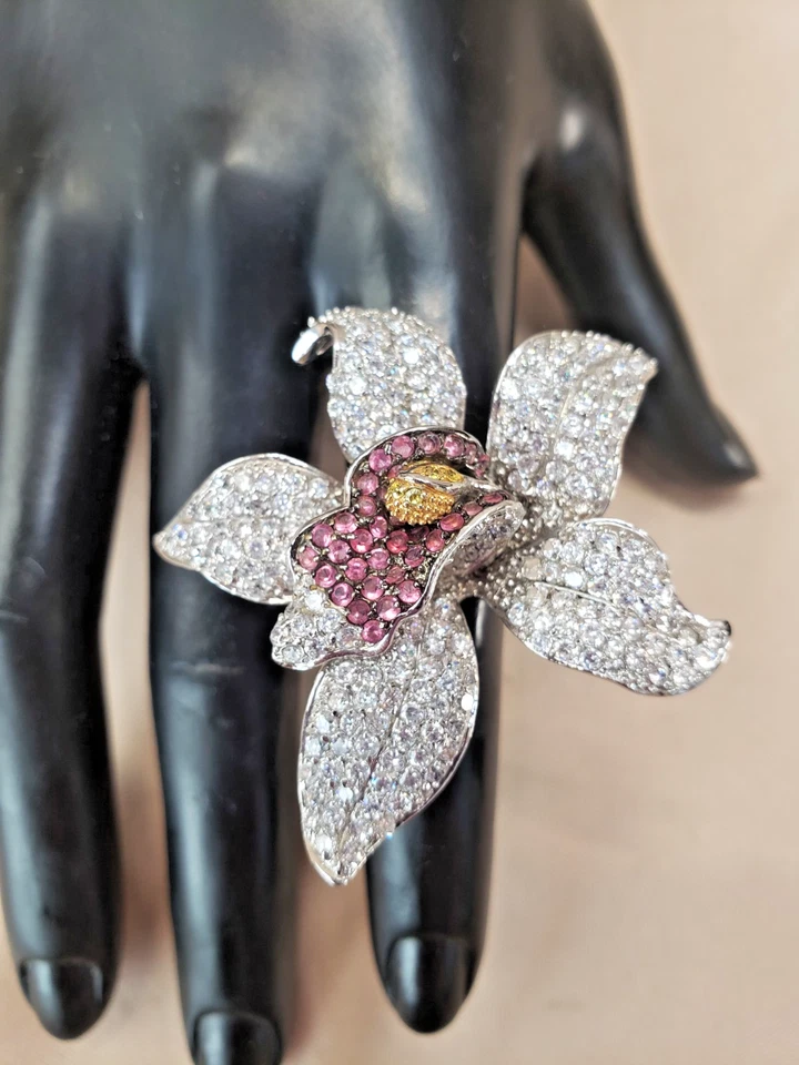 Anillo grande rosa y transparente con estrás flor de lirio talla 5,75 firmado negro Foto 1 de 4