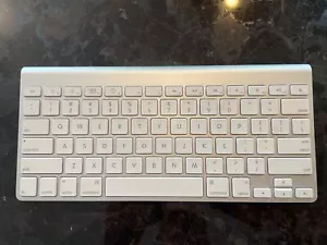 Apple Magic Keyboard Wireless Bluetooth Model A1314 Rated 3.0V - Picture 1 of 3