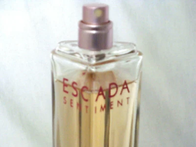 Sentiment Escada Eau de Parfum Spray. Foto 1 de 3