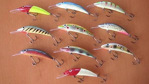 10 x ESCA ORO ASSAN WOBBLER ARCO TROTA 7,5cm 8,0g LAVORO A MANO GALLEGGIANTE in legno - Foto 1 di 6