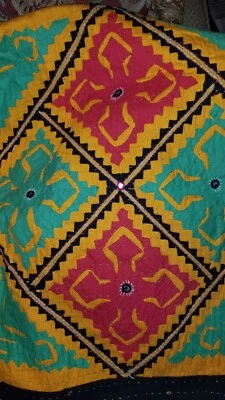 Colcha colcha rilli con apliques de Pakistán hecha a mano de colección 80”X 105” ~ sin usar Foto 1 de 4