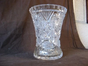 Très beau vase classique en cristal de Bohème vers 1950 belle qualité - Imagen 1 de 12