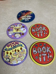 Vtg (5) BOOK IT Button Pin PIZZA HUT Reading Club Holographic 1988 90 92 93 Lot - Picture 1 of 12