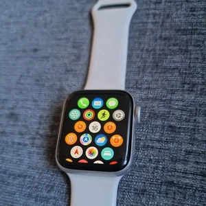 Apple Watch Series 6, GPS 40mm Aluminum Case Water Resistance 50M White/Silver - Zdjęcie 1 z 11
