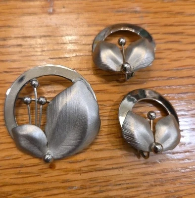 Vintage Emmons Deco Floral Brooch & Clip-on Earrings Costume Jewelry Set  - Image 1 of 4