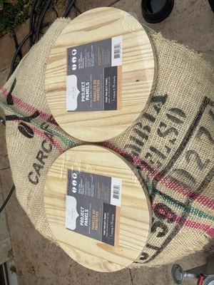 "Dos asientos redondos de silla de pino macizo de 15""" Foto 1 de 2