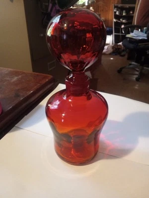 Jarra de vidrio Blenko con tapón de vidrio rojo y mandarina Foto 1 de 4