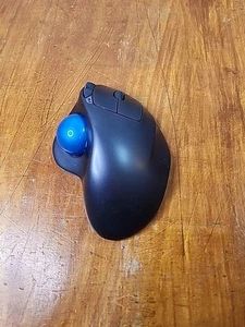 Logitech M570 Wireless Trackball Mouse Ergonomic Design PC NO DONGLE Read* - Picture 1 of 9