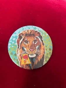 Girarrosto St Hubert BBQ Logo su Lion Art Immagine Pinback Pulsante Vintage 2,25" - Foto 1 di 2
