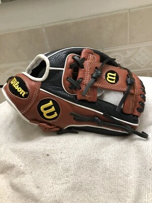 Wilson A500 Boys 11.5” Very Clean Tight Fit Baseball Glove Right Hand Throw - Image 1 of 4