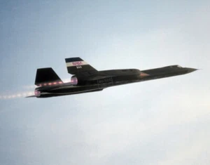 SR-71 "Blackbird" aircraft in flight with full afterburner 8X12 PHOTOGRAPH NASA - Picture 1 of 1