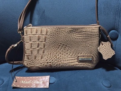 Cartera Cartera Bandolera Madi Claire Croc Cuero Repujado Color Visón, Mini. #4973 Foto 1 de 4