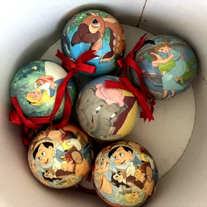 Disney, A Christmas To Remember 1999 Set of 12 Decoupage Ornaments - Picture 1 of 11