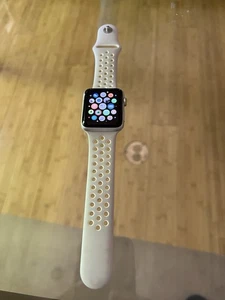 Apple Watch Series 2 Nike 42mm - Photo 1 sur 3