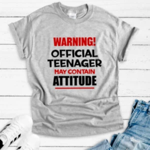 Camiseta Unisex Advertencia, Oficial Adolescente, Puede Contener Actitud Cumpleaños Gris - Imagen 1 de 1