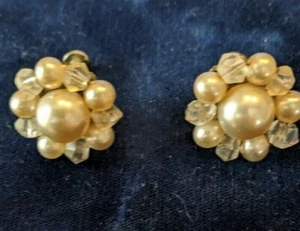 VINTAGE FAUX PEARL AND CRYSTAL BEAD CLUSTER SCREW ON EARRINGS WITH CASE - Picture 1 of 4