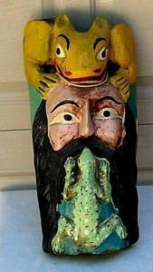1920c WOOD ETHNIC HAND CARVED &PAINTED RITUAL MASK A MAN WITH FROG - Picture 1 of 7