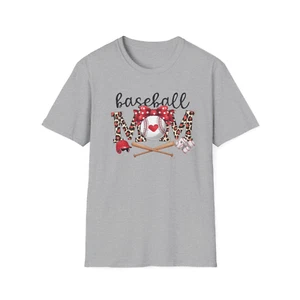 Baseball Mom T-Shirt Sport Mom Coquette Bow Fledermäuse Spieltag Unisex Softstyle Tee - Bild 1 von 7