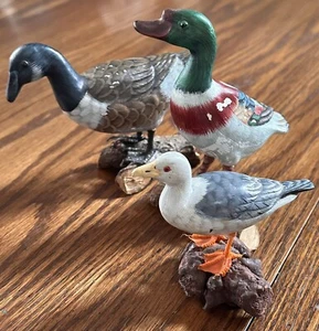 Statuine uccellino vintage Enesco non firmate anatra, oca, gabbiano su legno tronco DIFETTI - Foto 1 di 24
