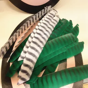 24 piezas Plumas de pavo cortadas barras pliegues club de tiro con arco tiro hacer flechas de madera - Imagen 1 de 28