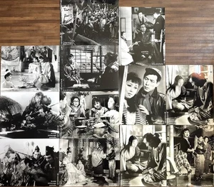 Jeu de 12 Photos MIZOGUCHI Lobby Cards CONTES DE LA LUNE VAGUE APRÈS LA PLUIE - Picture 1 of 4