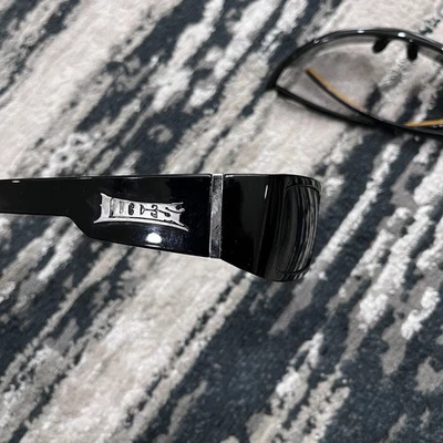 男式 Locs 矩形 Lowrider 骑行者平顶黑色深色镜片头巾太阳镜 — 第 1/3 张图片