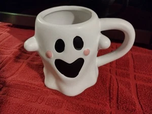 Geisterförmiger Kaffeebecher Halloween matt weiß mit rosa Wangen 12 fl. Oz. - Bild 1 von 3
