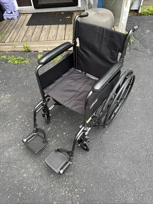 Silla de ruedas deportiva Drive Medical SSP118FA-SF Foto 1 de 4