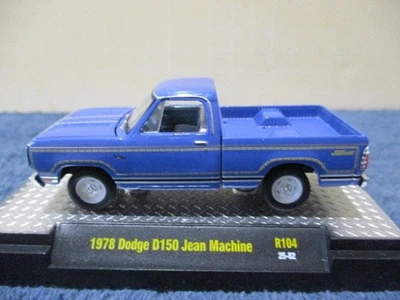 JUEGO MÁQUINAS M2 2025 AUTO-THENTICS R104, MÁQUINA JEAN DODGE D150 1978 Foto 1 de 4