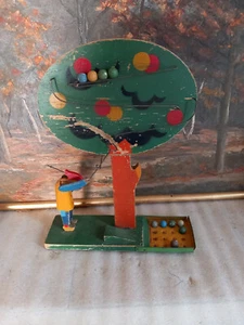 Ancien jeu en bois "Ceuilleur de pommes " - Bild 1 von 5