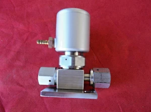 NUPRO PNEUMATIC VALVE 6LV-DAFR-P-C 9 21 4f - Picture 1 of 3