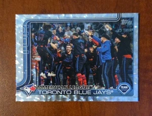 2025 Topps Serie 2 Toronto Blue Jays Team Karte #570 Silver Diamante SP Parallel - Bild 1 von 1