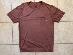 Vuori Tradewind Performance Tee Pocket T Shirt Men's XL Salmon Red V109 Gym Yoga - Picture 1 of 7