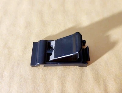 NUEVO GENUINO LEXUS LX570 GX470 ES350 ES300H LC500 PUERTA COMBUSTIBLE RESORTE CLIP Foto 1 de 2