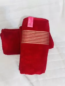 Juego de toallas Juicy Couture (2) 100 % algodón 28”x54” oro rojo - Imagen 1 de 2