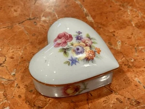 ELFINWARE GERMANY PORCELAIN 2.25" HEART FLORAL TRINKET RING BOX DISH WITH LID EU - Picture 1 of 5