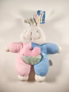 NEU Vintage Soft Dreams Pastell Frottee Hase Plüsch Rassel Herz Tasche Baby Plus - Bild 1 von 6