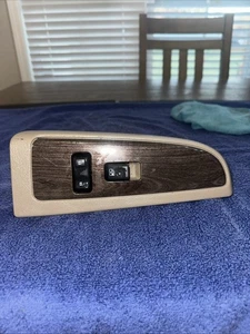 03-06 Interruptor de ventana de pasajero Chevy Silverado, Escalade, Tahoe, Avalanche, Yukon - Imagen 1 de 4