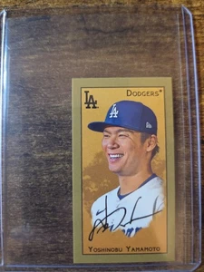 2025 Topps 205 Yoshinobu Yamamoto Mini Los Angeles Dodgers - Imagen 1 de 2