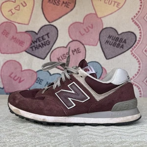Talla W9.5/M8 - New Balance Unisex 574 WL574EVM Rojo Zapatos Informales Tenis - Imagen 1 de 10