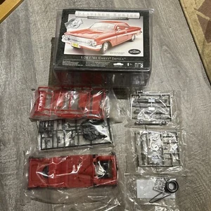 Testors Platinum Series ‘61 Chevy Impala Model Kit 1:24 Incomplete Missing Body - Picture 1 of 5