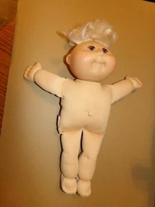 CABBAGE PATCH KID DOLL TRU DOLLS baby GIRL 2003 blond cornsilk 00 - Picture 1 of 4