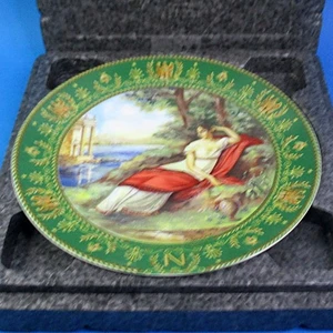 D'Arceau Limoges - L'Imperatrice Joséphine - #1 Josephine & Napoleon - 8½" Plate - Picture 1 of 7