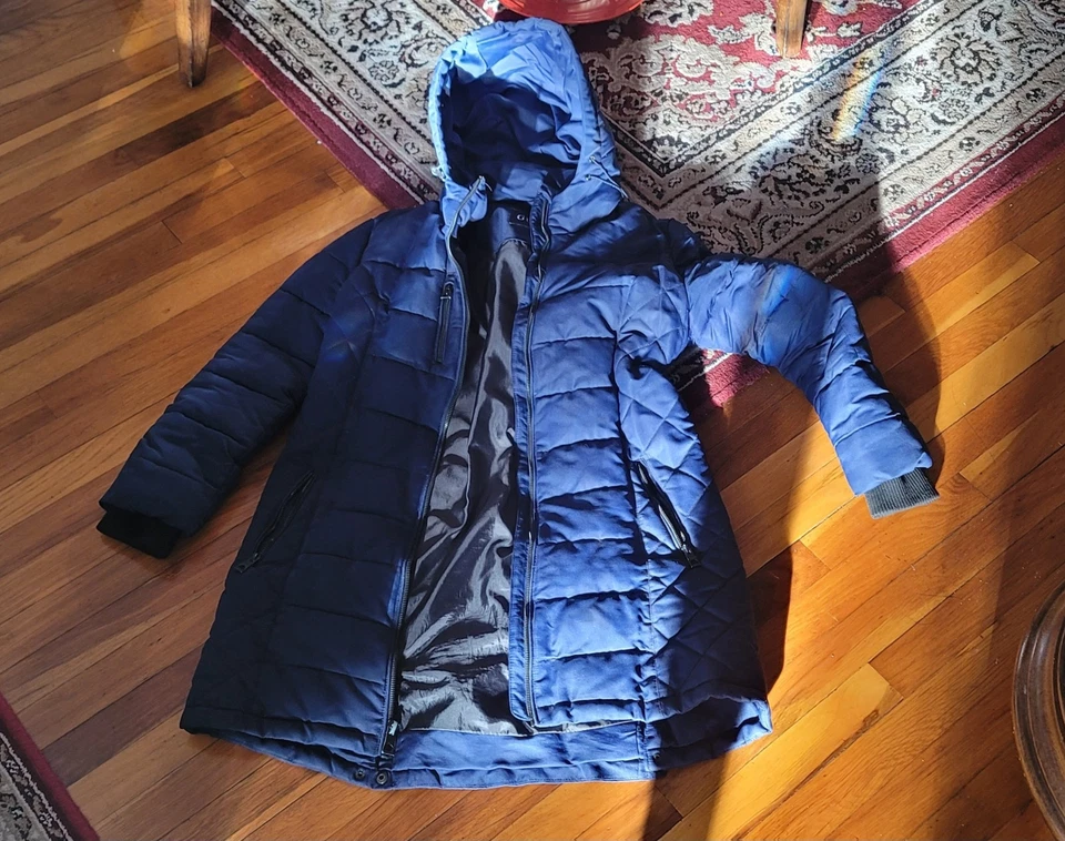 Parka GUESS, Chaqueta Talla Pequeña Azul Oscuro, Abrigo Forrado Acolchado con Capucha para Mujer Foto 1 de 4