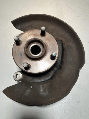 1998 1999 2000 2001 2002 Toyota Corolla левый водитель LH поворотный кулак шпиндель - Изображение 1 из 4