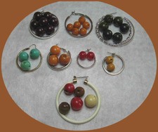 34 Vintage Bakelite Round Buttons Mixed Colors Sizes Butterscotch Green Red LOT