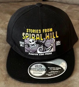Concept One Snapmax Nightmare Before Christmas Stories von Spiral Hill Mütze neu mit Etikett - Bild 1 von 7